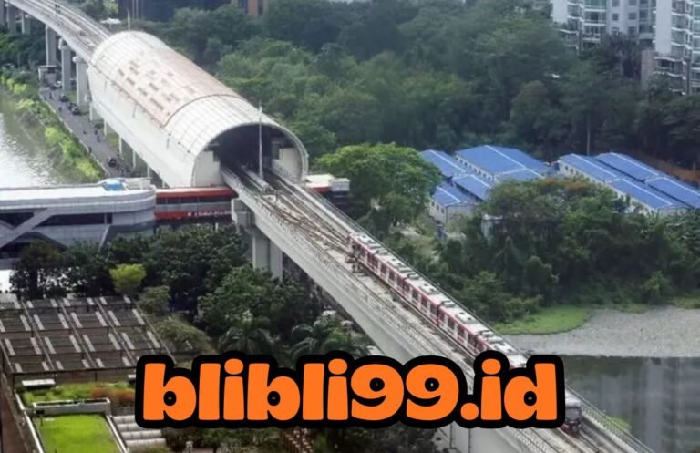 Lumpuh Total! ‘Setrum’ LRT Jabodebek Putus, 653 Penumpang Jalan Kaki di Rel